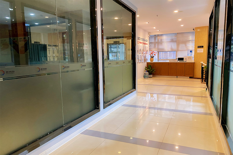 新绚彩教育（沙市校区）校区环境