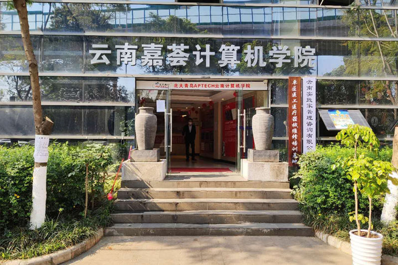 昆明没靠山没背景没学历，贫寒学子咋翻身？
