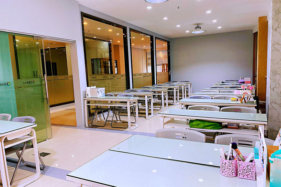 新绚彩教育（沙市校区）校区环境