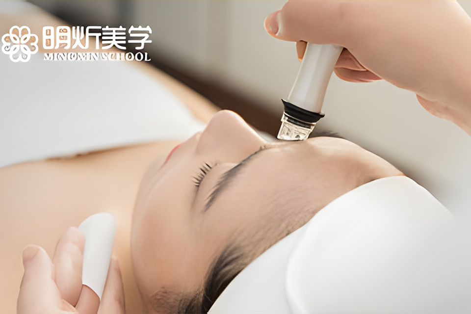 武汉科技面部美肤定向班