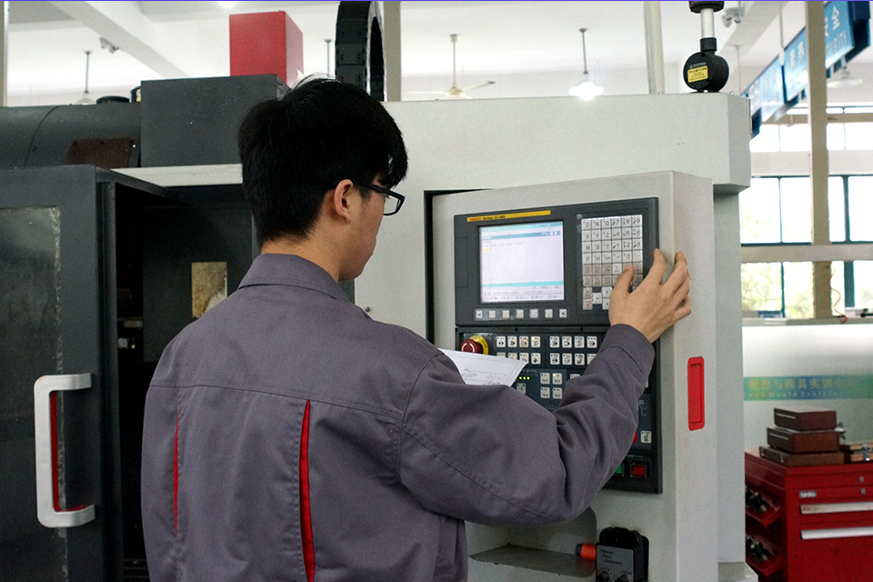 济南数控铣床加工操作课程
