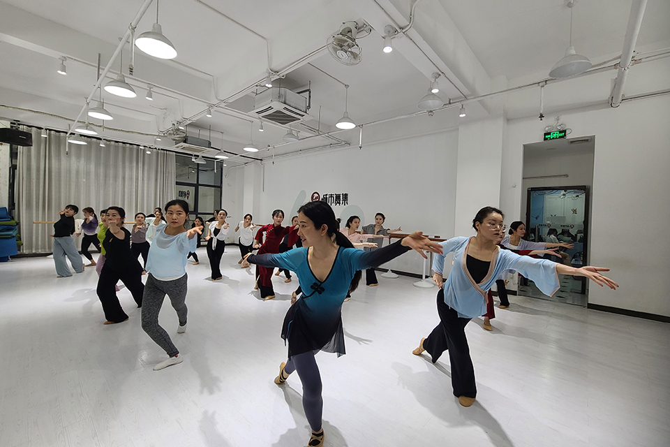 深圳形体中国舞