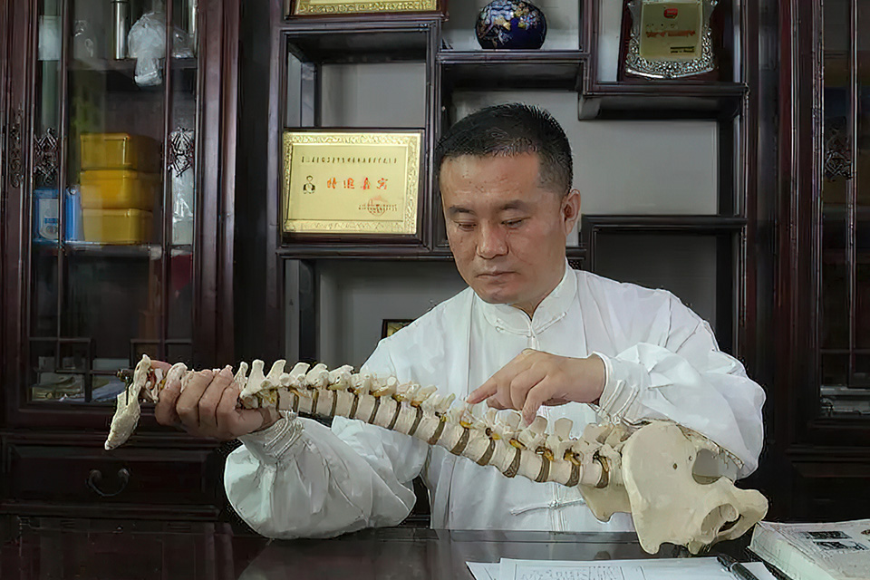 北京张氏零力度脊柱手法