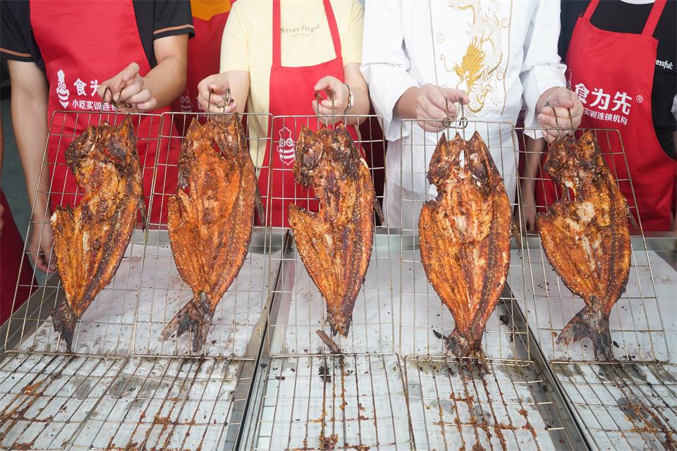 常州食为先旋转烤鱼